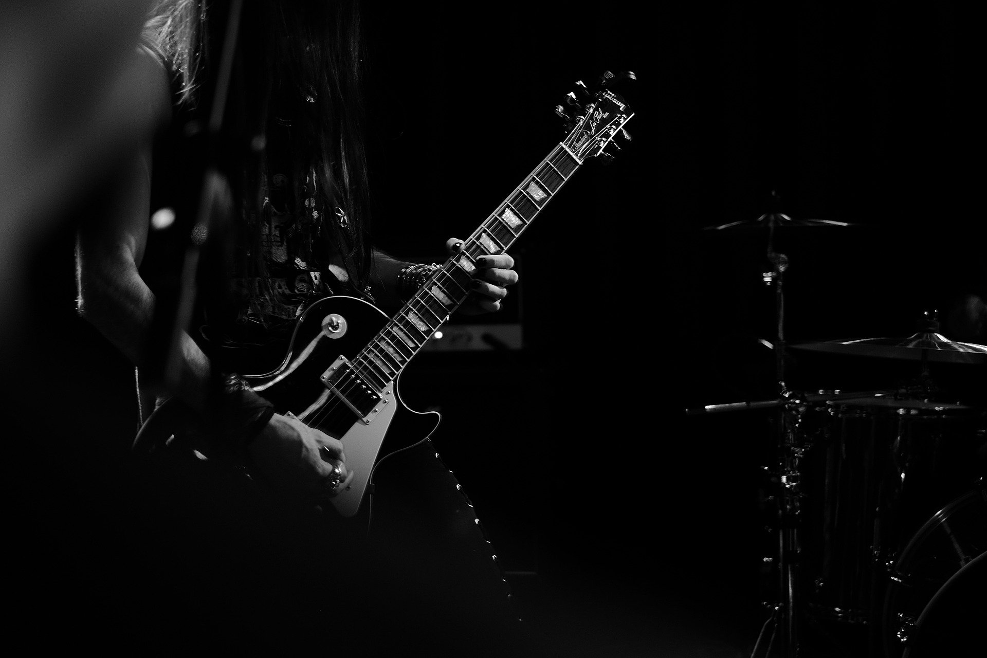 Guitarista tocando